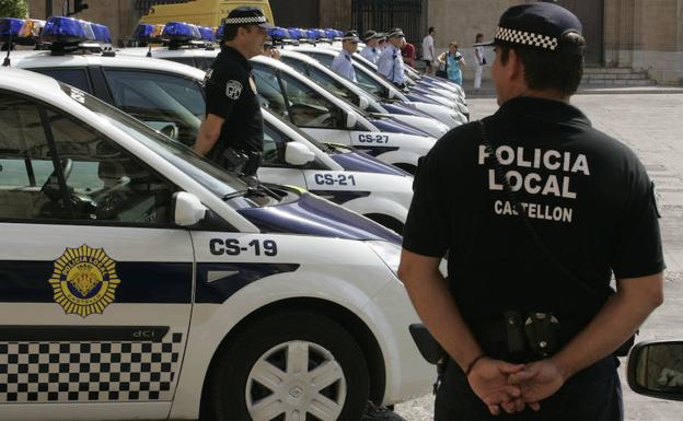 Rescatan a una menor atrapada en un balcón y hallan a la madre ebria en la calle