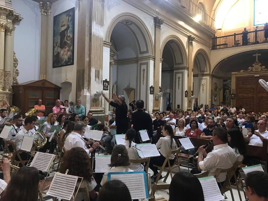 Estreno del pasodoble 'A tu, Sant Roc!, en Serra