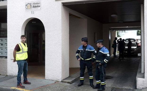Un francés mata a cuatro miembros de su familia de origen español y luego se suicida tras provocar un incendio