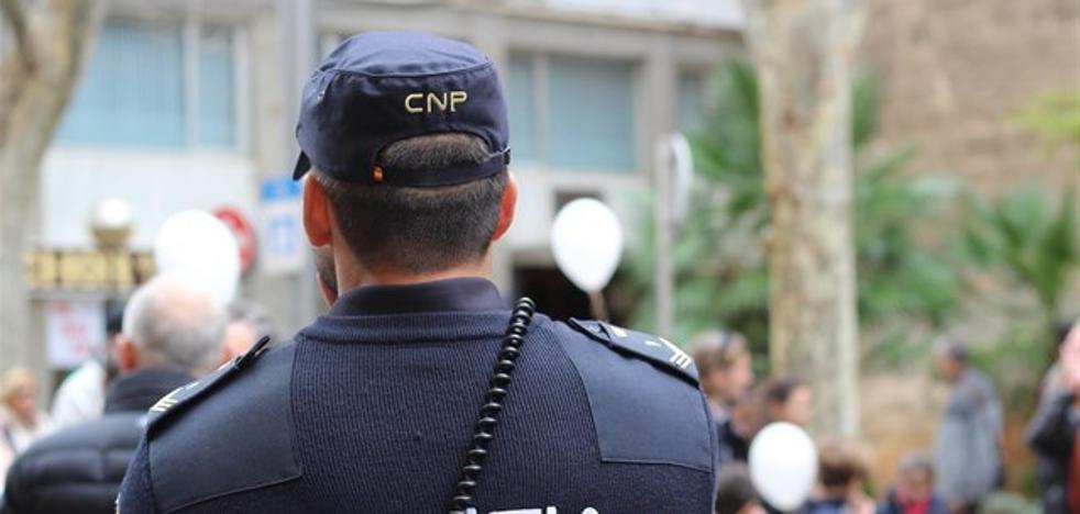 Una mujer rompe un diente y clava una llave a otra por sentarse junto a su marido en Valencia