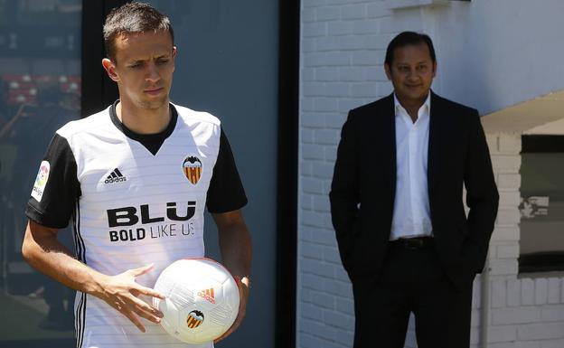 El Valencia espera hacer oficial el traspaso de Maksimovic esta tarde