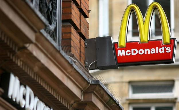 Decenas de clientes de McDonald's intoxicados en EE UU por lechuga contaminada