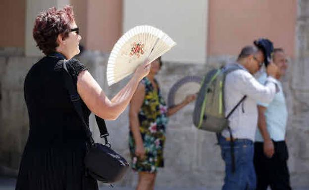 Las temperaturas bajan hoy tras un día de viento y calor intenso en la Comunitat