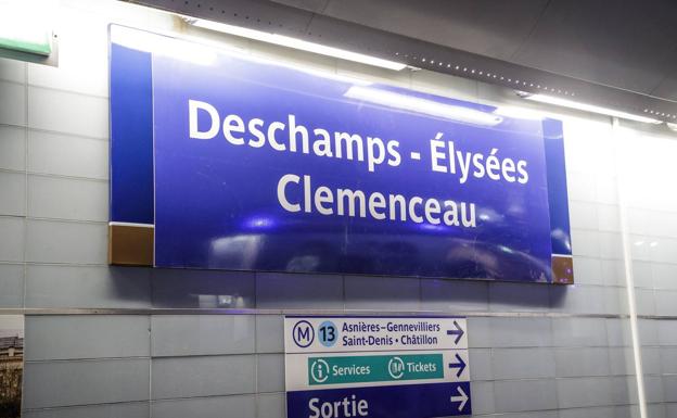 El metro de París celebra la victoria de Francia en el Mundial