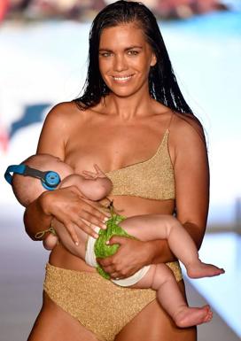 Una modelo causa polémica en un desfile de moda