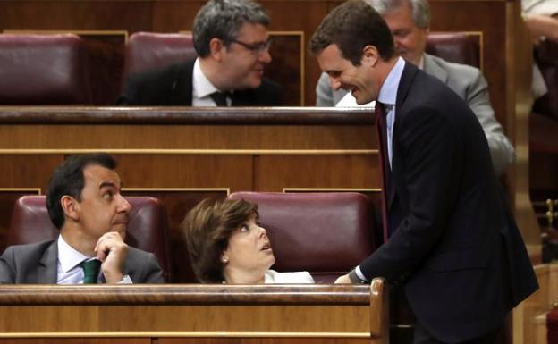 Santamaría y Casado se enzarzan en una guerra de cifras sobre sus apoyos