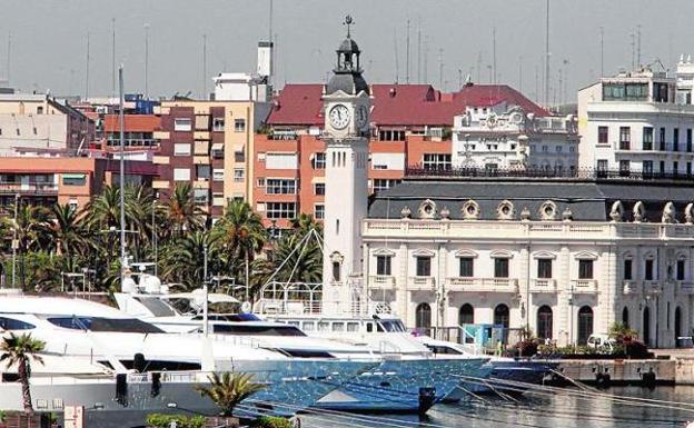 Los hoteles alertan del uso de yates como alojamiento en Valencia