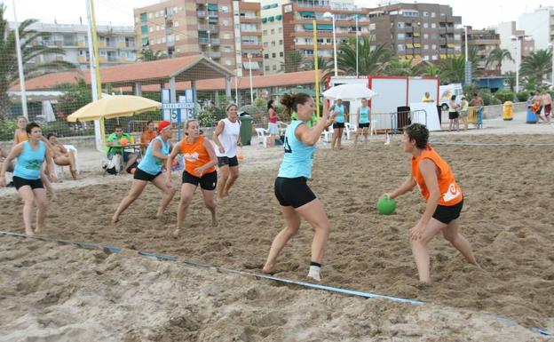 El balonmano playa llega a Las Arenas de Valencia