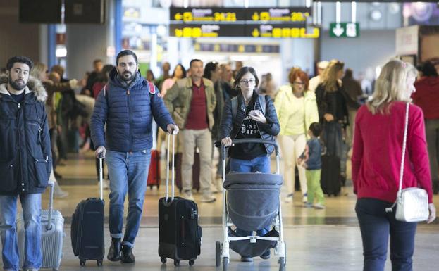 Así es el calendario de huelgas aéreas que puede afectar a tus vacaciones de verano