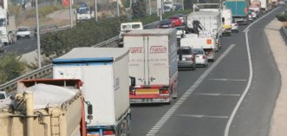 Las lluvias en Castellón y el regreso de 'fibers' colapsan el 'bypass'