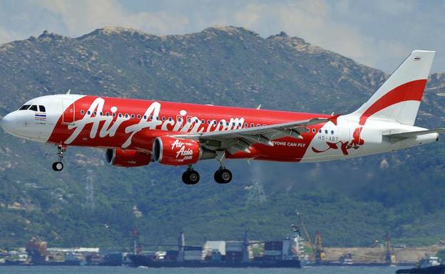 Encuentran a un bebé muerto en el baño de un avión con destino a Nueva Delhi