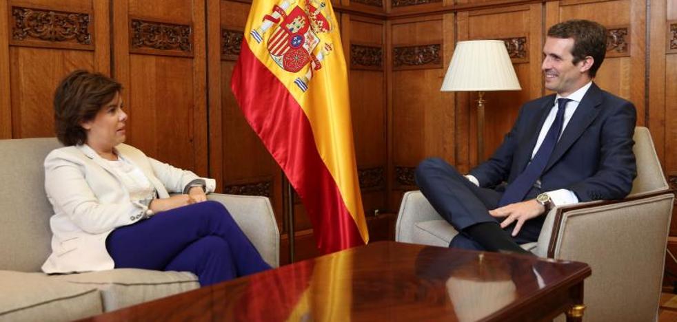 Casado y Sáenz de Santamaría rompen la negociación para formar una dirección de unidad