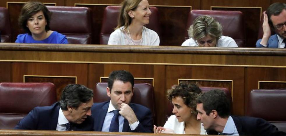 Sáenz de Santamaría promete lealtad al PP pero se resiste a integrarse en la dirección