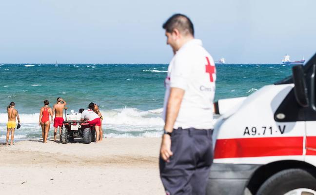 Hallan a un hombre de 68 años ahogado en una playa de Torrevieja