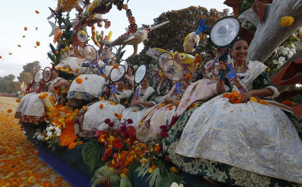 Valencia se tiñe de flores