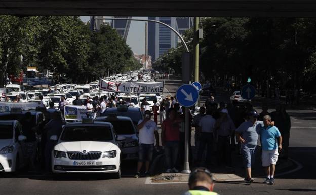 Los taxistas seguirán en huelga tras estimar «insuficientes» los avances desde el Gobierno