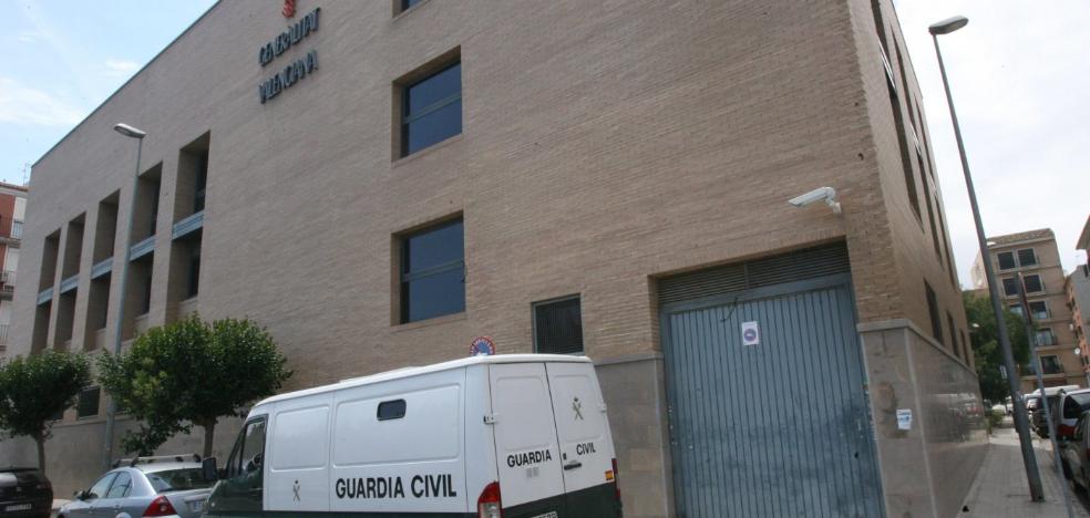 Investigan si el entrenador de fútbol detenido en l'Horta violó a uno de los menores