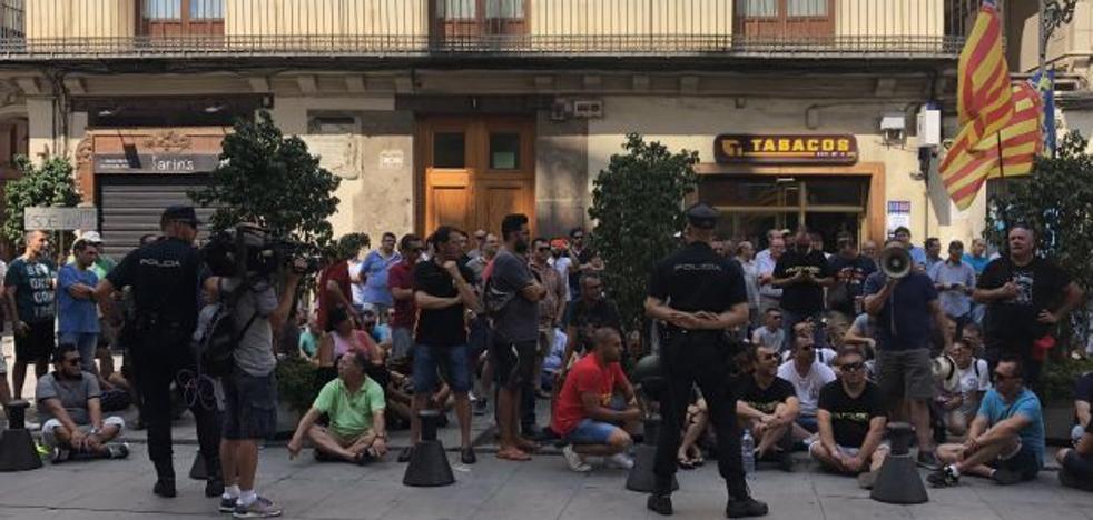 Fomento desvía a las comunidades autónomas la regulación sobre las VTC