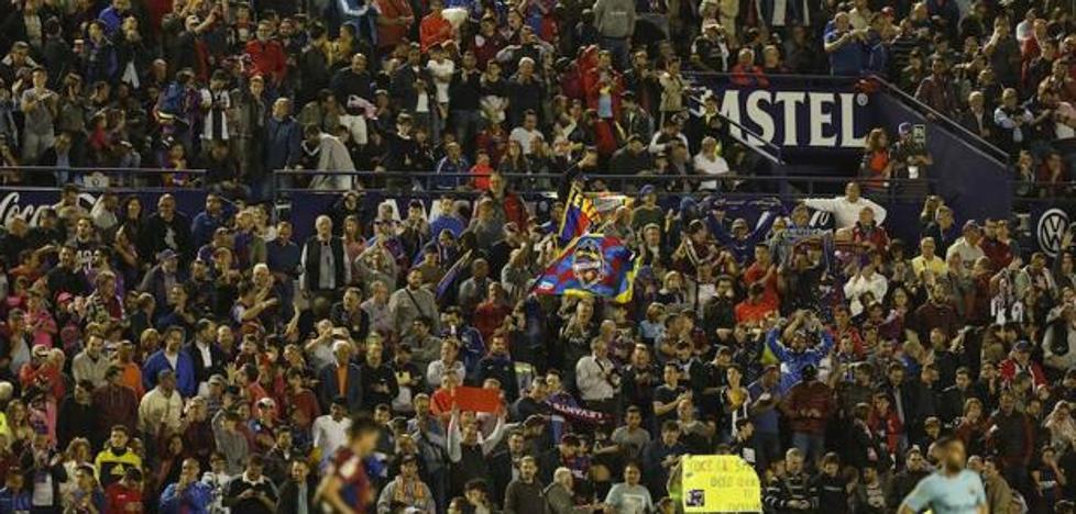 Las aficiones de Levante y Valencia exigen que el derbi no se juegue a las 12 de la mañana por el calor