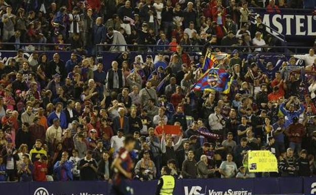 Las aficiones de Levante y Valencia exigen que el derbi no se juegue a las 12 de la mañana por el calor