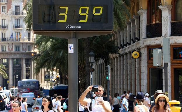 Alerta naranja de Sanidad por calor en Valencia y 15 comarcas