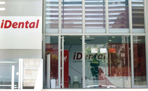 La Policía entra en las clínicas de iDental en la Comunitat Valenciana