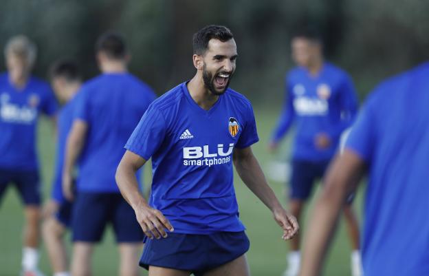 Montoya se planta y pide su salida al Betis