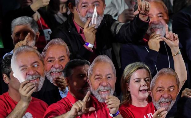 El PT lanza la candidatura de Lula y promete sacarlo de la cárcel