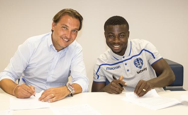 Moses Simon firma para cinco temporadas con el Levante