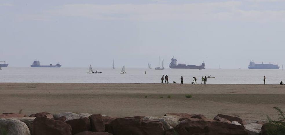 Cierran la playa de Pinedo por malos olores