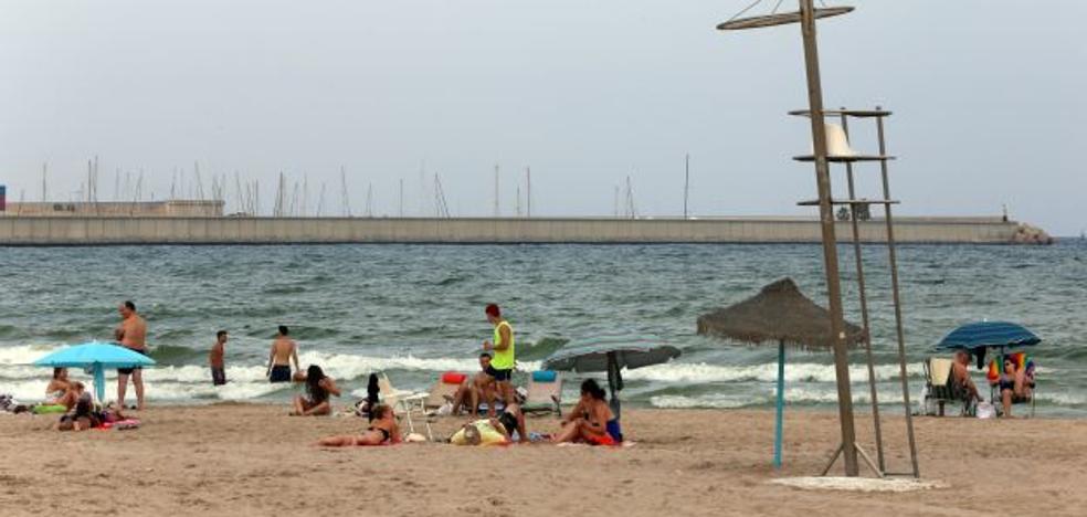 Reabierta la playa de Pinedo tras más de día y medio cerrada por vertidos de aguas residuales