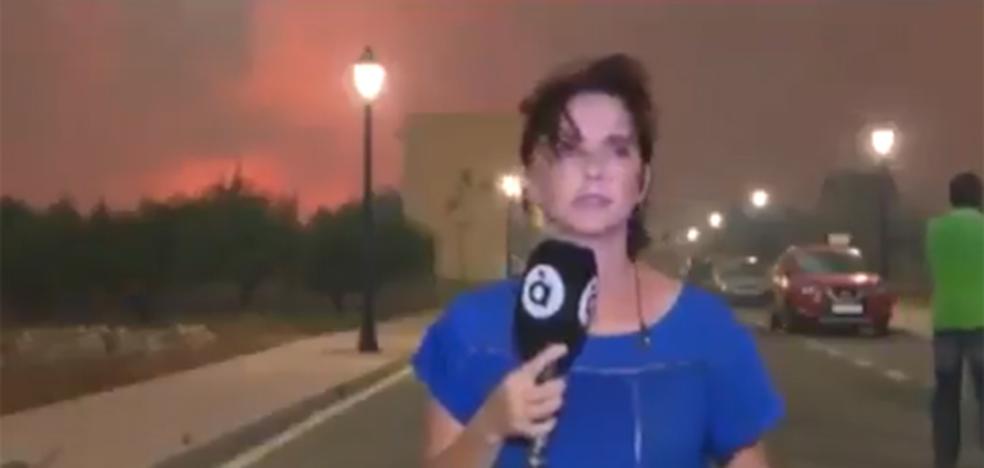 Desalojan a una reportera de À Punt en un directo sobre el incendio