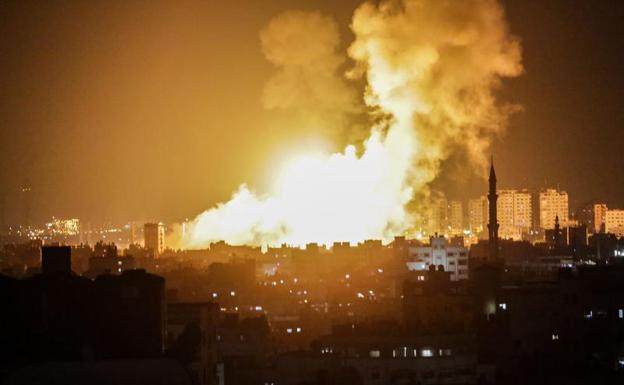 Tres muertos en Gaza en una violenta noche de lanzamiento de cohetes y bombardeos