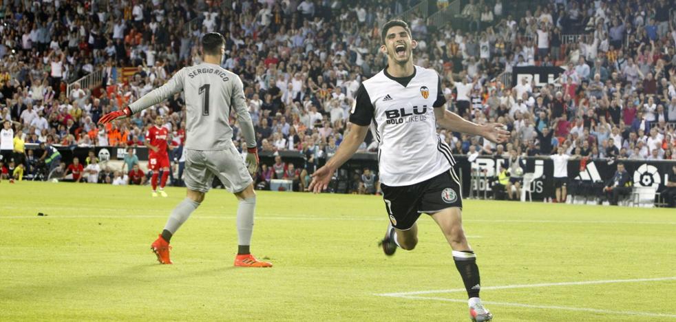 La Premier deja vía libre al Valencia por Guedes y Batshuayi