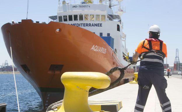 El 'Aquarius' rescata a 141 personas frente a las costas de Libia