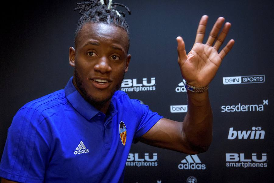 Presentación de Batshuayi como nuevo jugador del Valencia CF