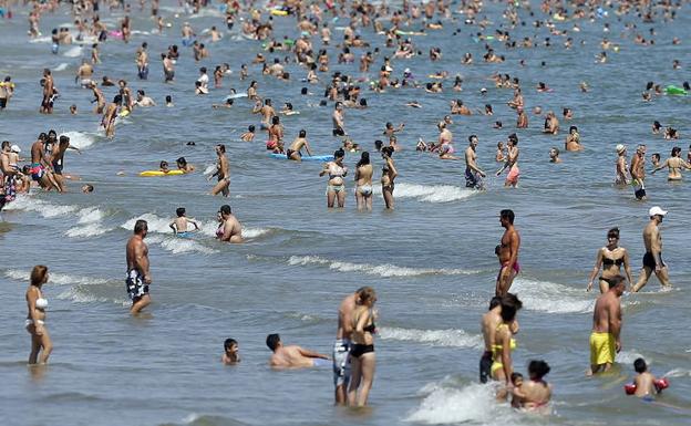 Roban en viviendas mientras los inquilinos van a la playa