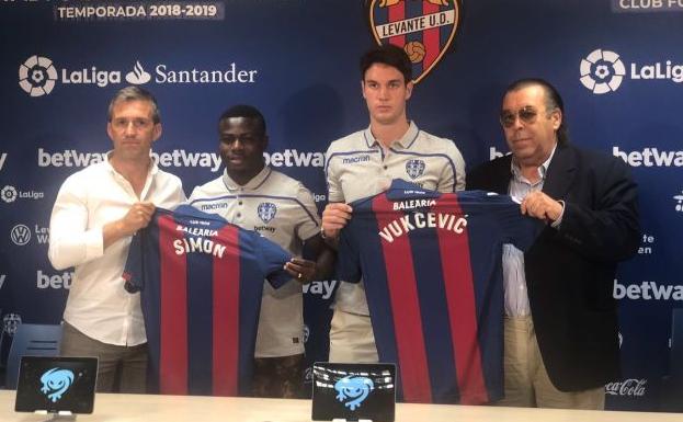 El Levante presenta a Simon y Vukcevic