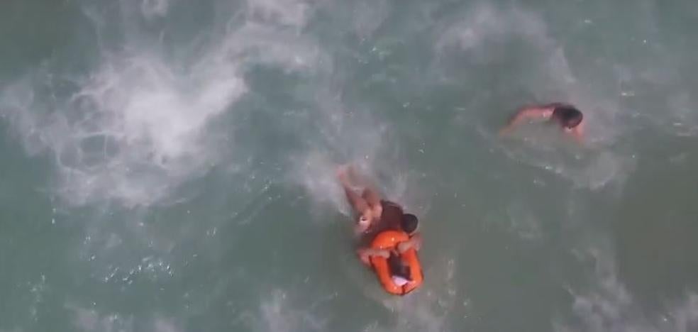 Un dron rescata a unos bañistas en la playa de Puerto de Sagunto