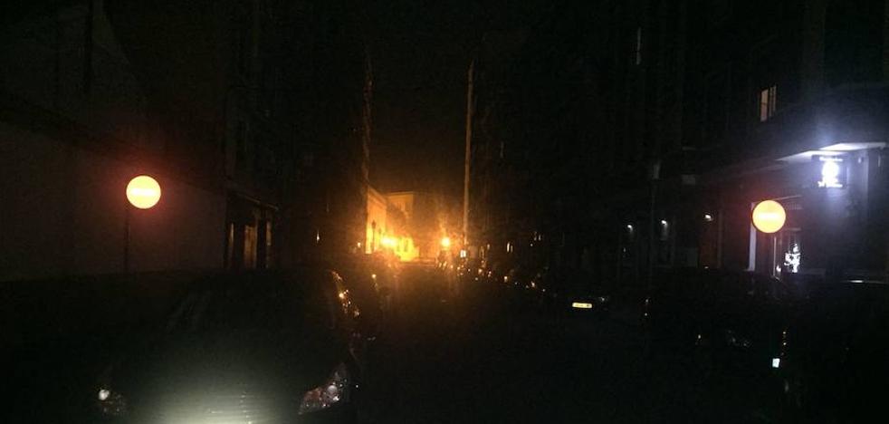 Vecinos denuncian la falta de luz en las calles de Valencia