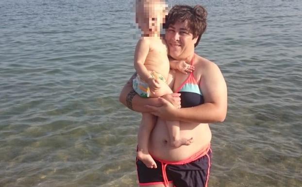 La joven expulsada de la piscina por llevar un 'bañador de pata': «Me trataron como a una delincuente»