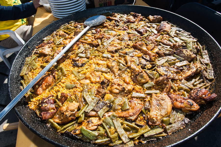 Receta de la paella valenciana de pollo y conejo