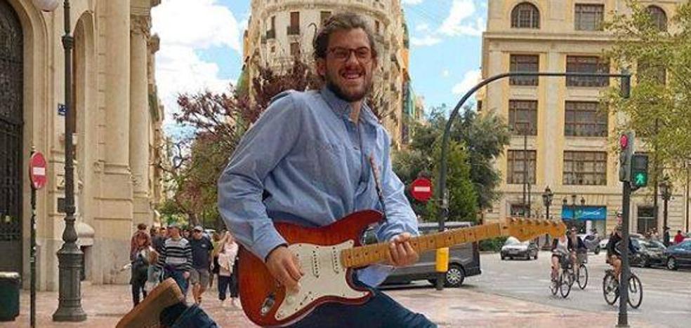 La Policía Local requisa los instrumentos de Borja Catanesi tras una denuncia vecinal en pleno centro de Valencia
