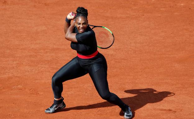 El traje postparto de Serena Williams enfada a Roland Garros