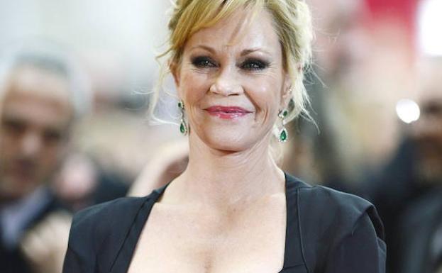 Melanie Griffith enseña el efecto del cáncer de piel en su nariz