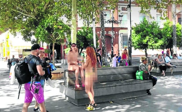 El porno salta a la calle