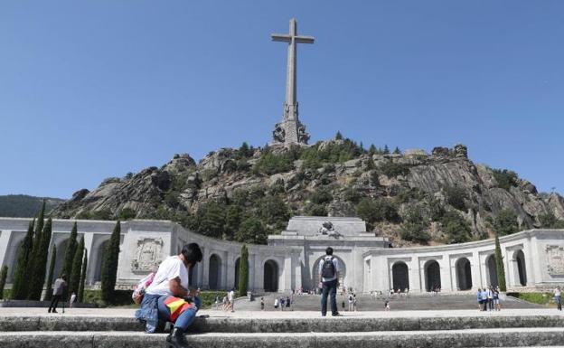 El Gobierno desdeña las amenazas de la familia Franco de ir a los tribunales