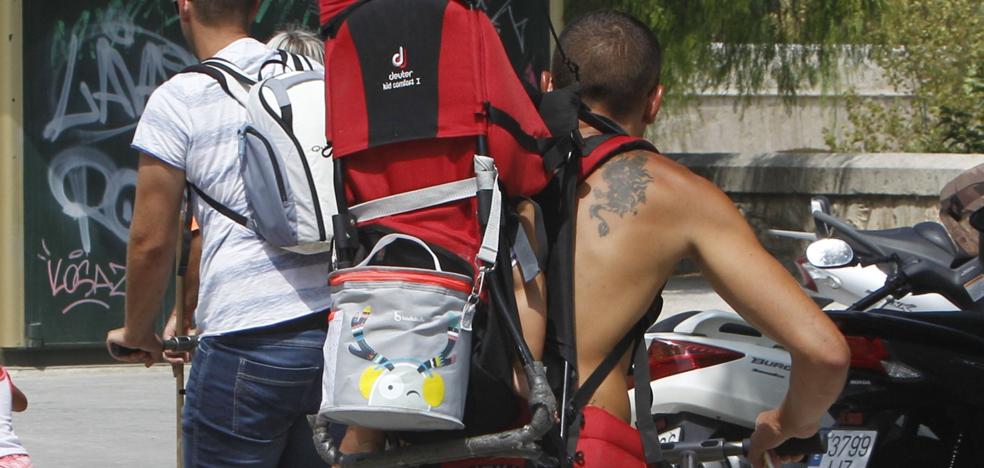 Patinetes eléctricos: vecinos y consumidores alertan de que la «ley del más fuerte» se impone al peatón