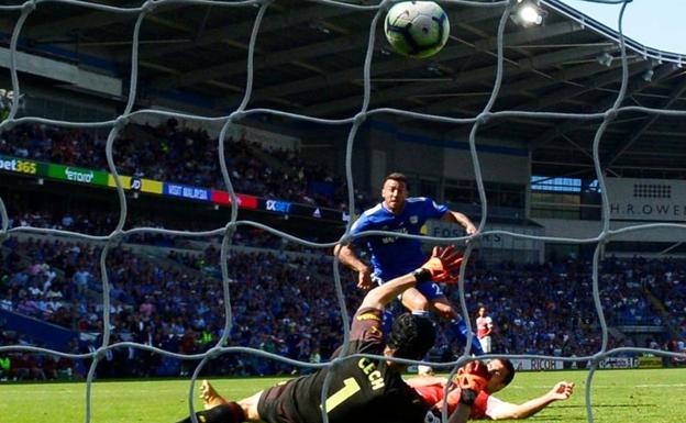 Víctor Camarasa marca su primer gol en la Premier