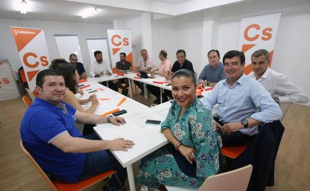Cs diseña su estrategia para presentar listas en todos los municipios de la Comunitat